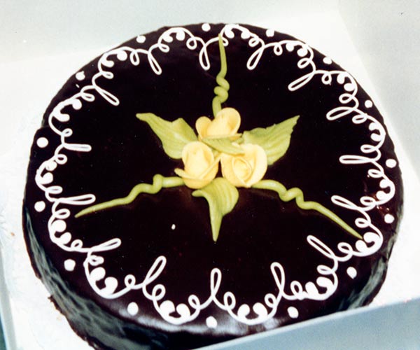 Torte mit Blumendekor