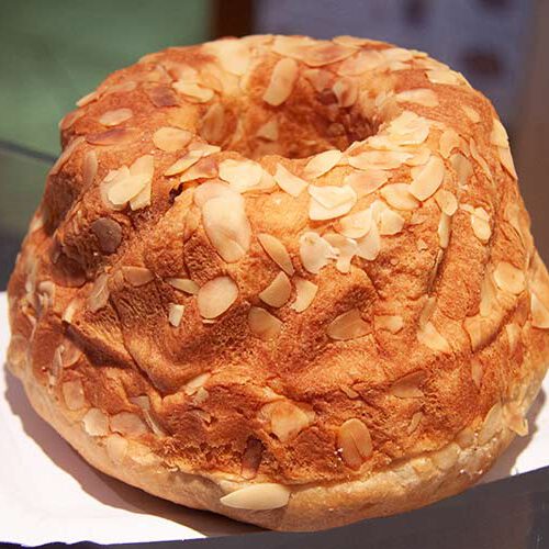 Germgugelhupf mit Rosinen