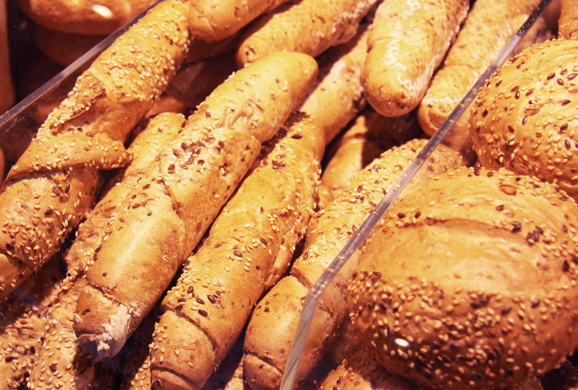 Korngebäck in der Vitrine