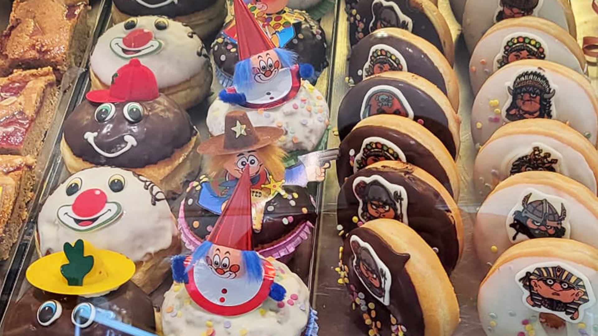 Krapfen, Muffins und Donuts im Faschingslayout
