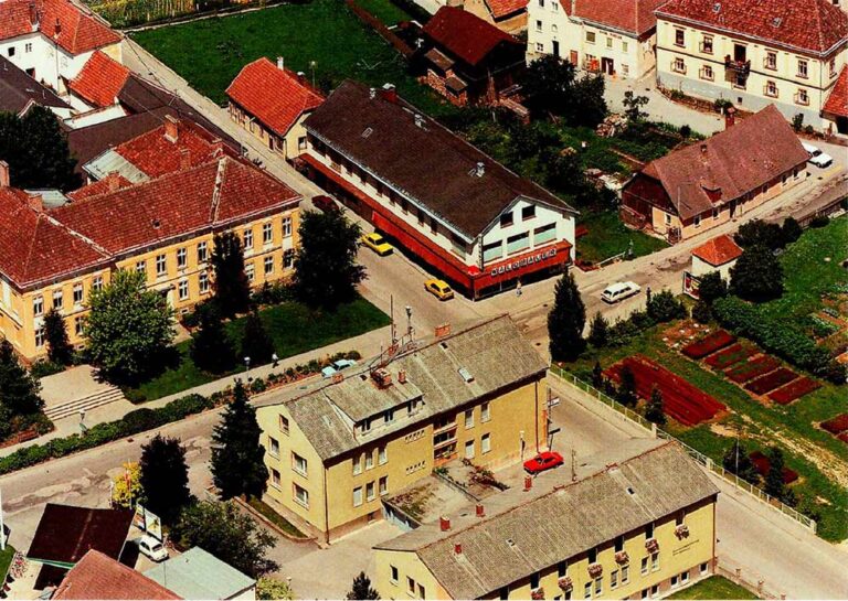 Ansicht der Kreuzung Arbesbacherstraße und Schulgasse in Groß Gerungs in den 70er Jahren