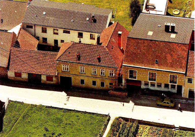 Eine Häuserfront aus den 70er Jahren.